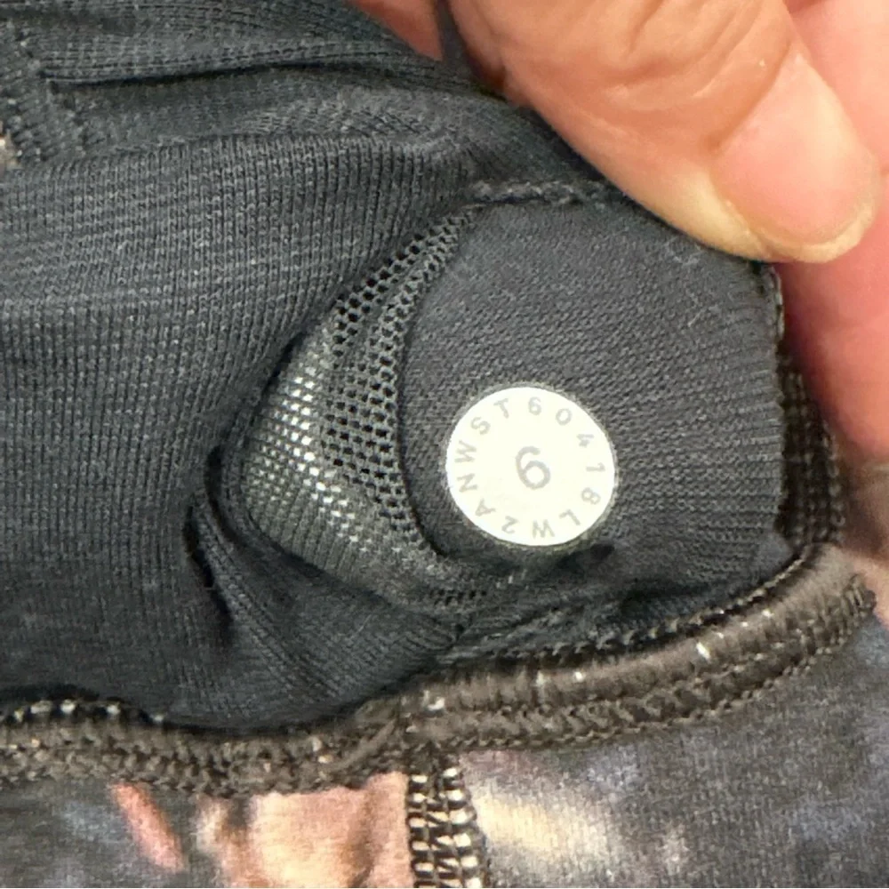 Lululemon free to be wild floral sports bra - Picture 6 of 6